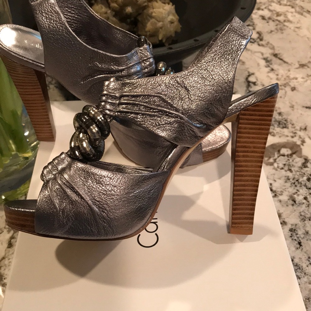 Calvin Klein Metallic Heel. Size 8 - Picture 2 of 8